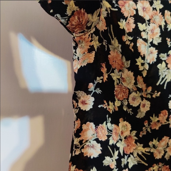 Reformation Black floral top - Picture 6 of 7